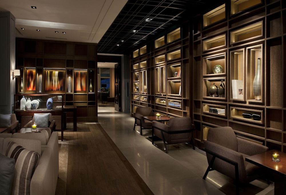 Grand Executive Suite - Photo 2
