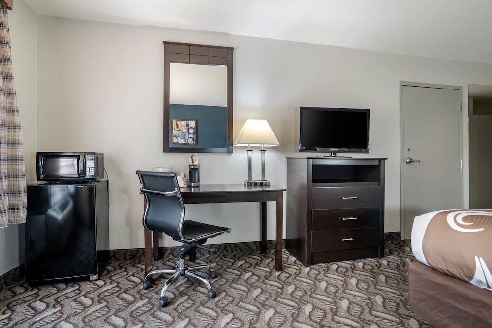 Suite, 1 King Bed, Non Smoking - Photo 3