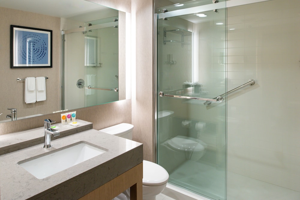 Room (Shower, 2 Queen Beds and 1 Sofa Bed) - Photo 4