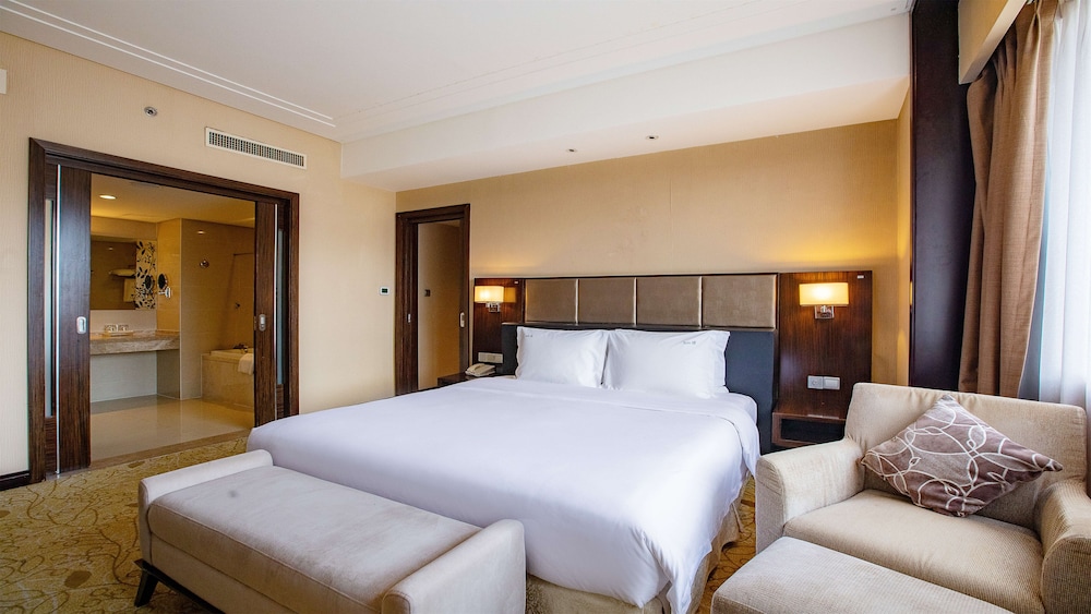 Suite, 1 Bedroom, Kitchen