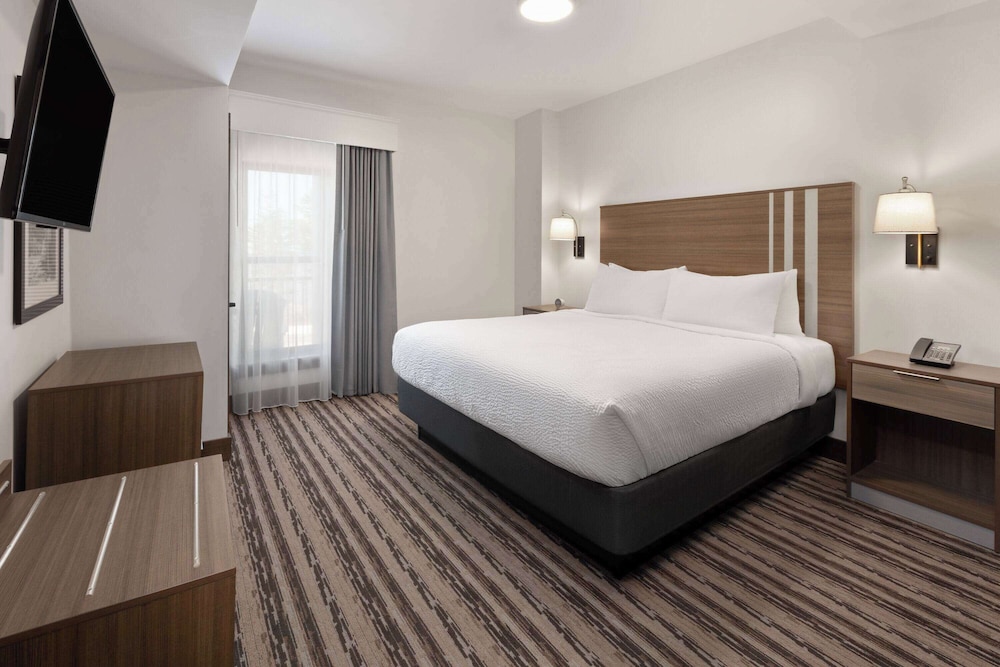 Suite, 1 King Bed with Sofa bed, Non Smoking (Lodge, Sunset View) - Photo 2