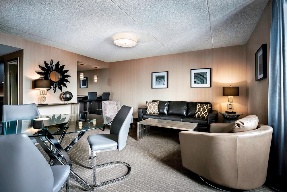 Junior Suite, 1 Bedroom, City View (Fireplace) thumbnail 6