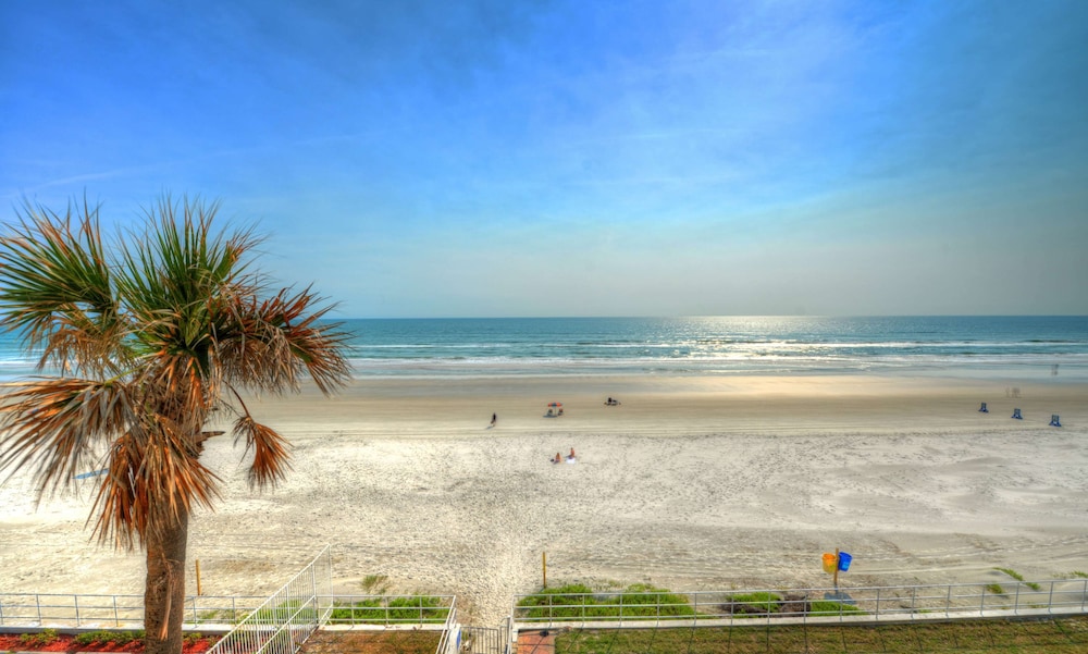Standard Room, 1 King Bed, Refrigerator & Microwave, Oceanfront (Refrigerator & Microwave) - Photo 1