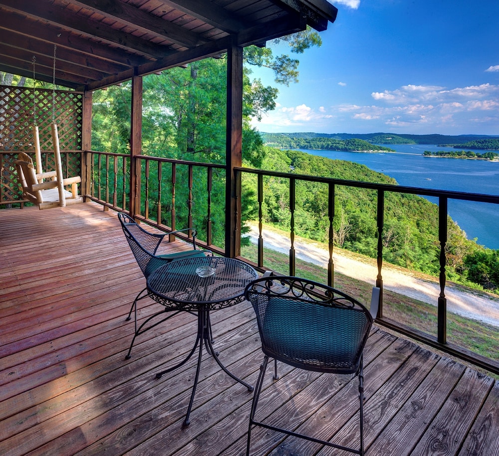 Romantic Cabin, 1 King Bed, Jetted Tub, Lake View photo 3