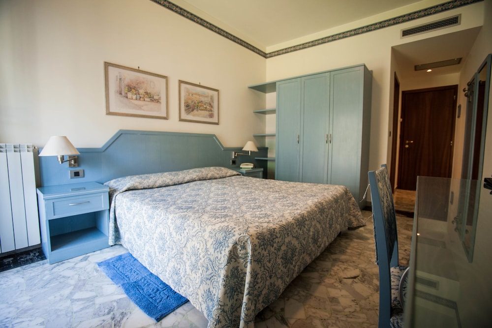 Standard Double Room, 1 Queen Bed, Balcony photo 3