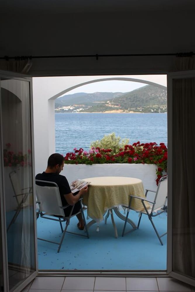 Standard Suite, Garden View - Photo 11