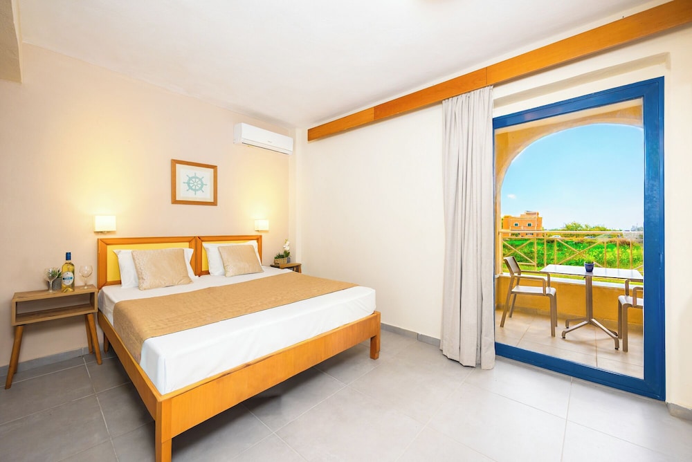 Twin Room, Garden View photo 1