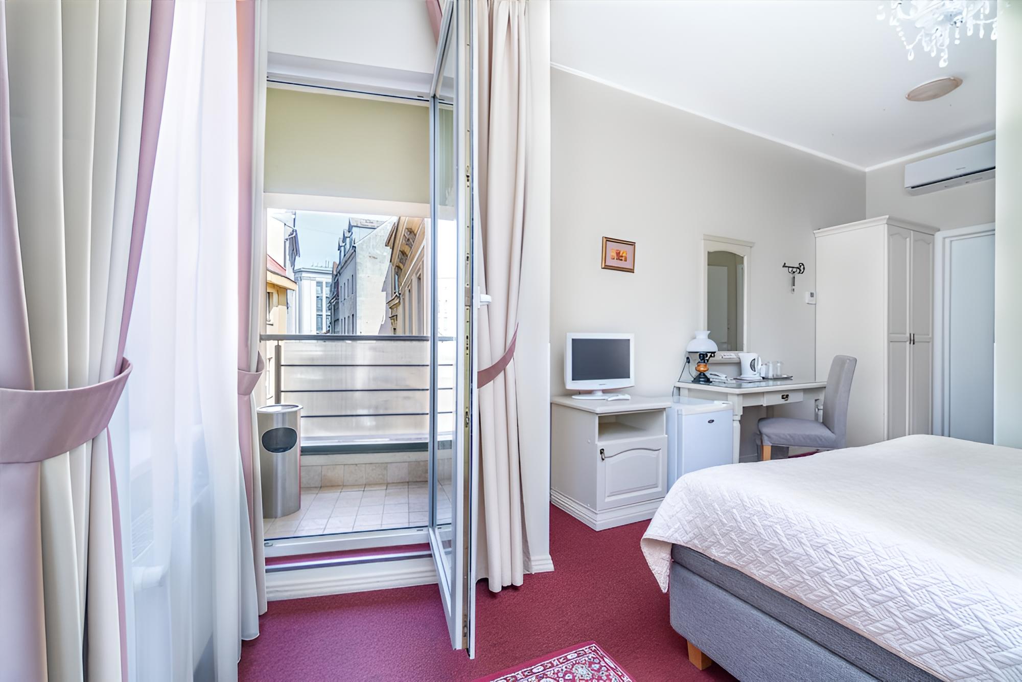 Standard Double or Twin Room - Photo 6