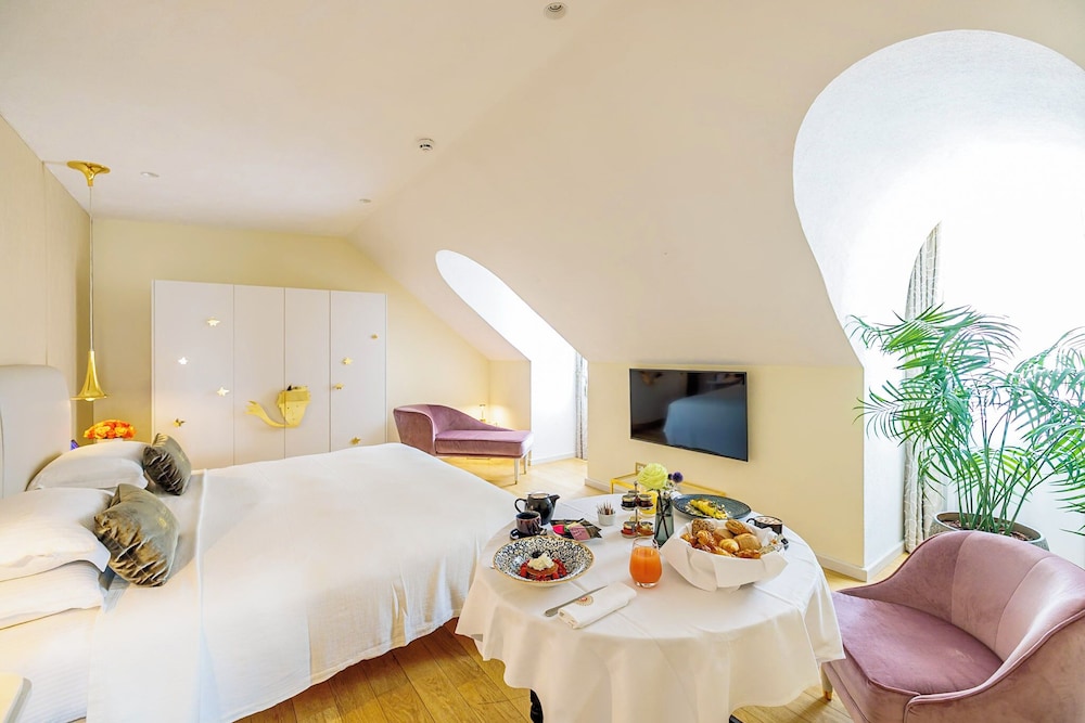 Suite (River)