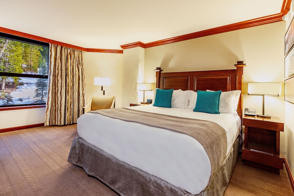 Deluxe Room, 1 King Bed (Forest View) - Photo 1
