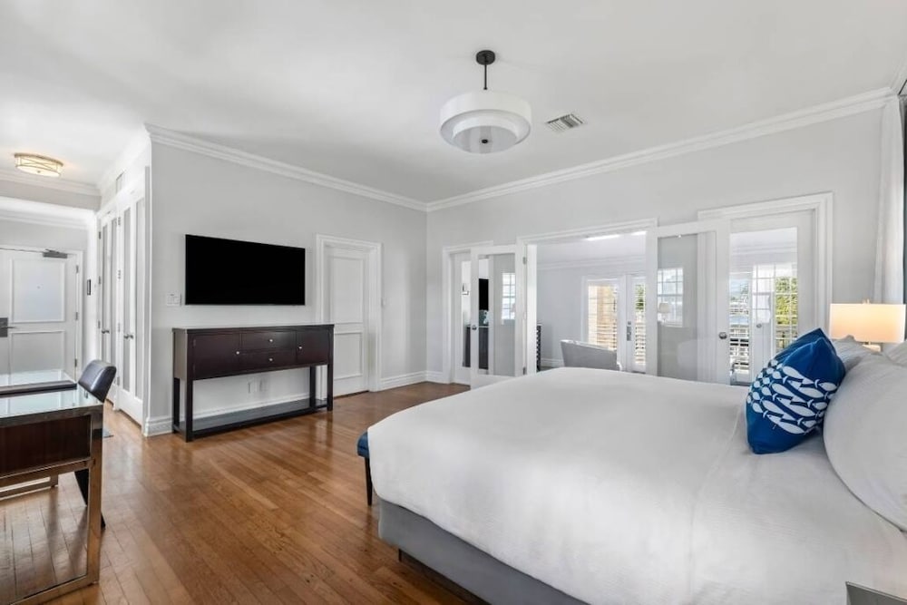 Deluxe Suite, 1 Bedroom, Bay View photo 2