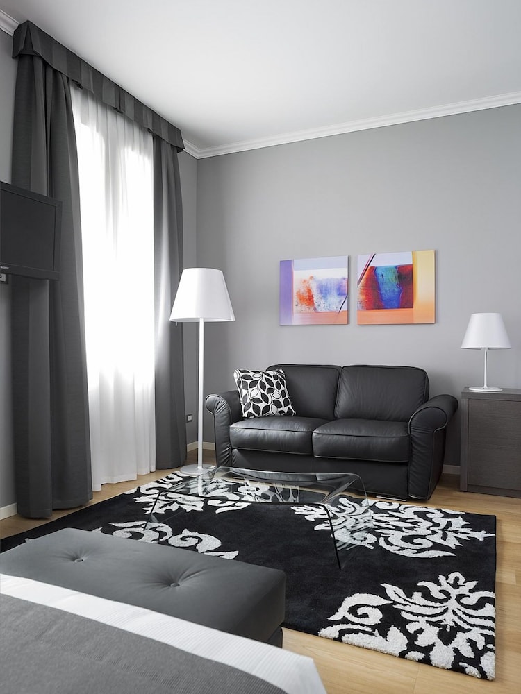 Studio Suite - Photo 2