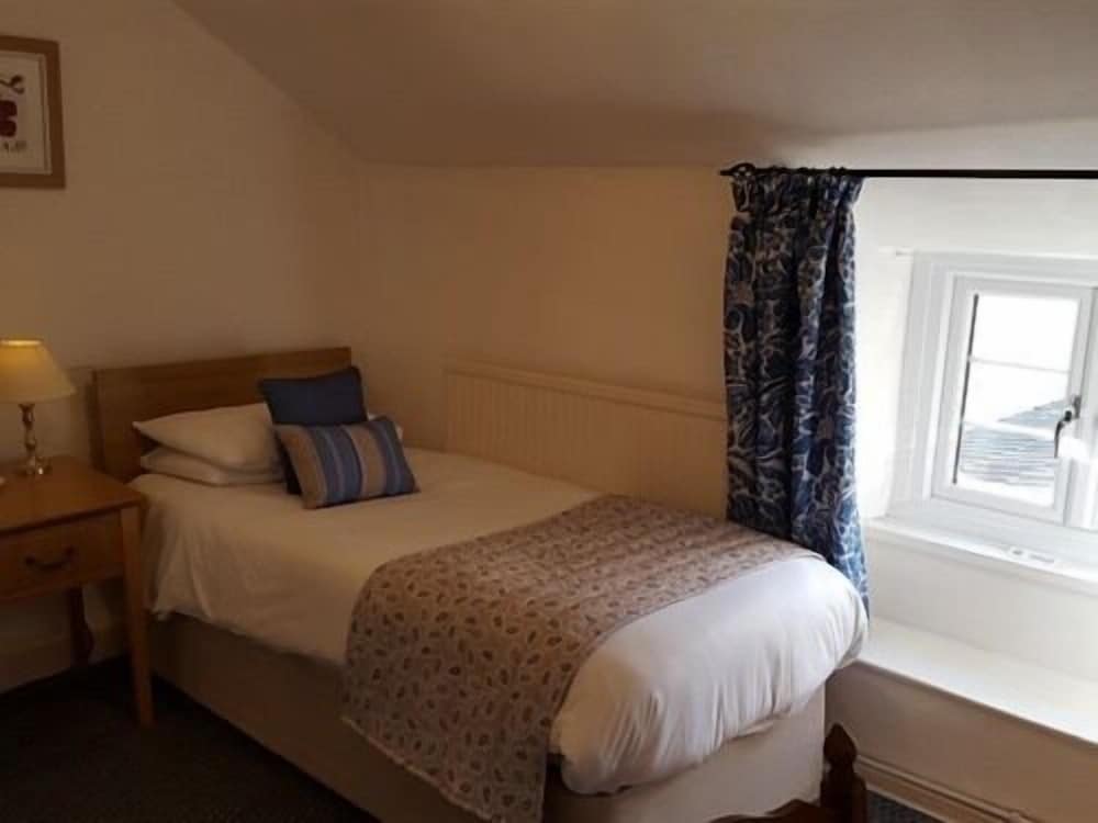 Single Room, Ensuite photo 3