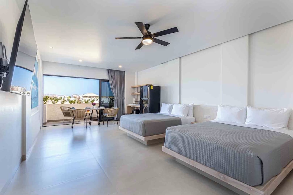 Studio Suite, 2 Queen Beds, City View