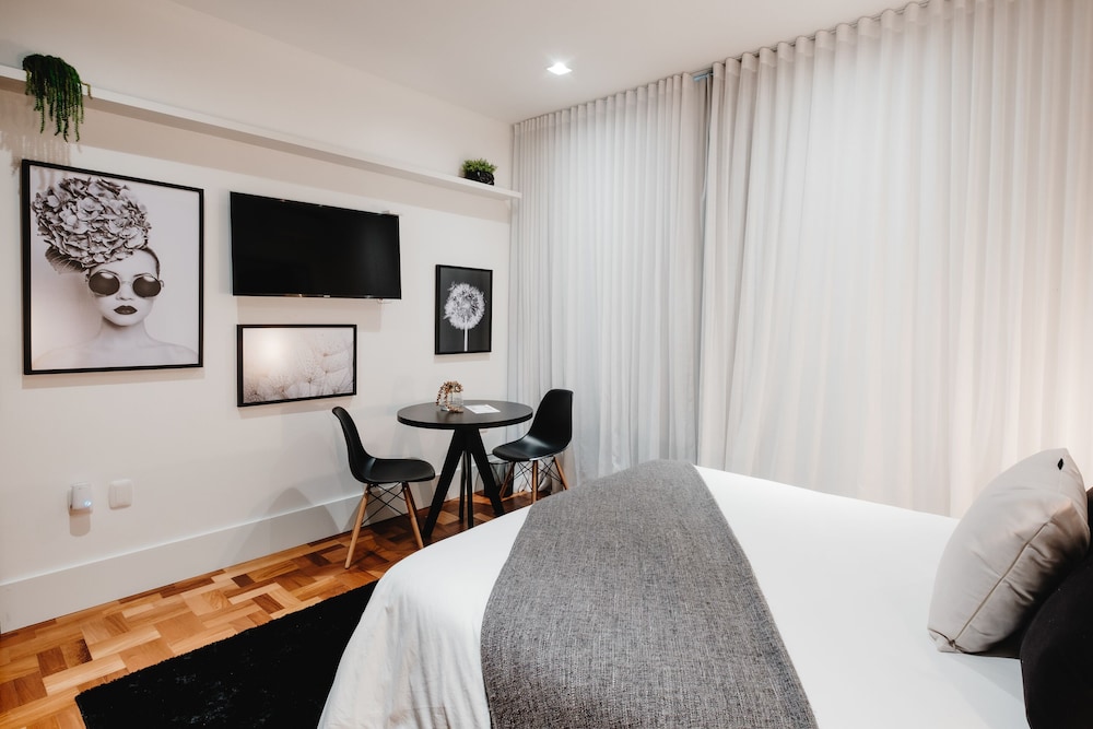 Suite 02 photo 2