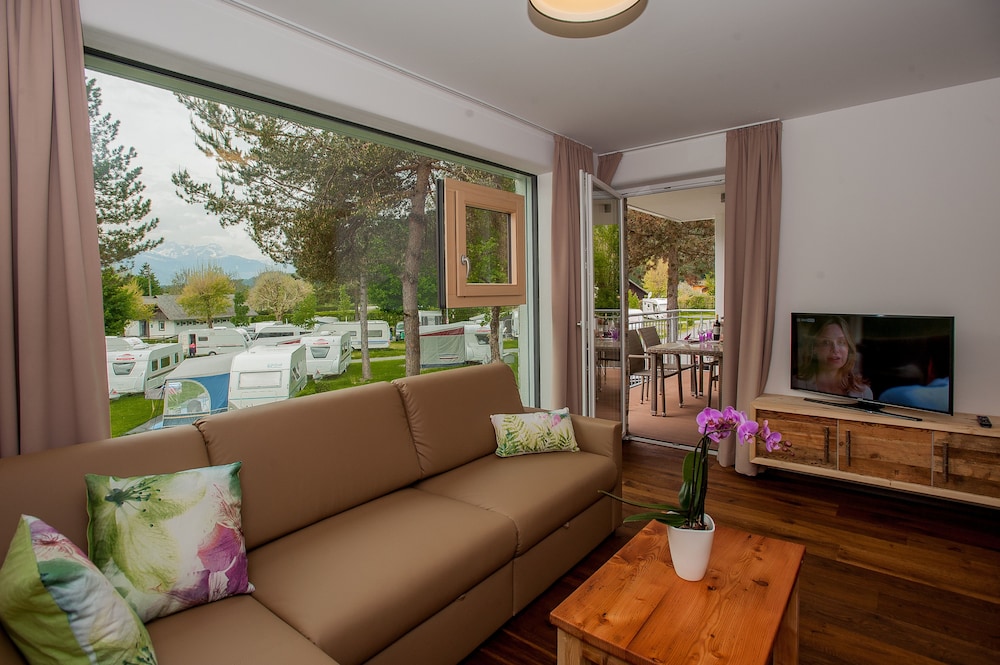 Senior Apartment, 2 Bedrooms, Accessible, Mountain View photo 3