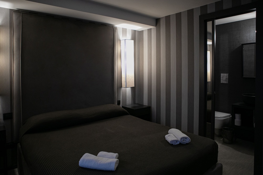 Basic Double Room, 1 King Bed photo 1