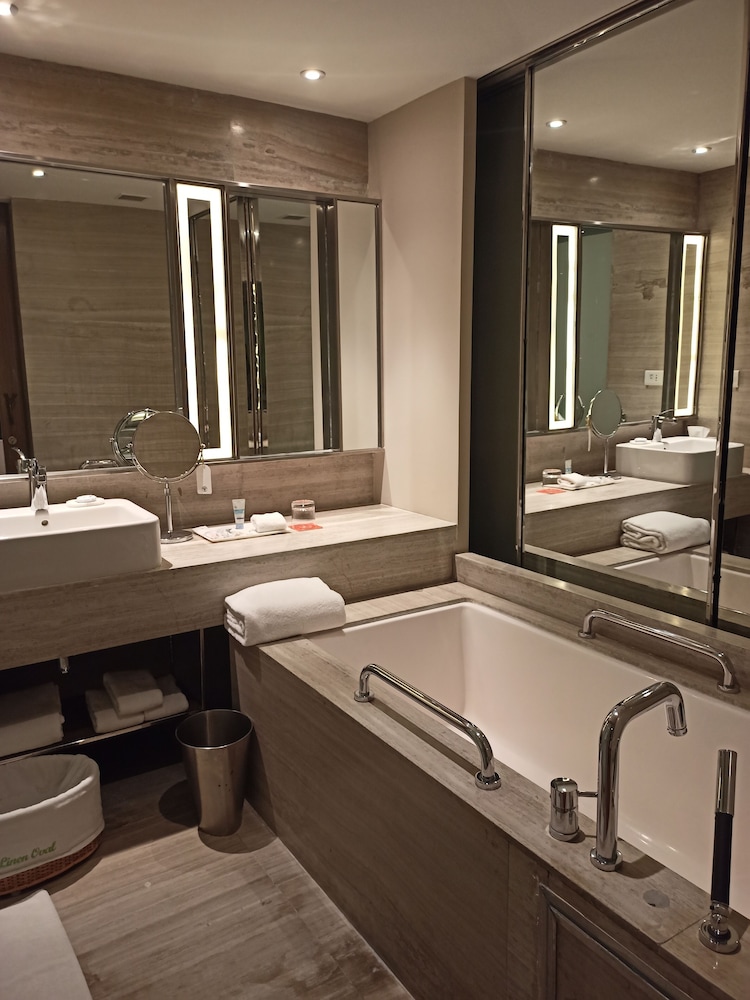 Suite, 1 King Bed