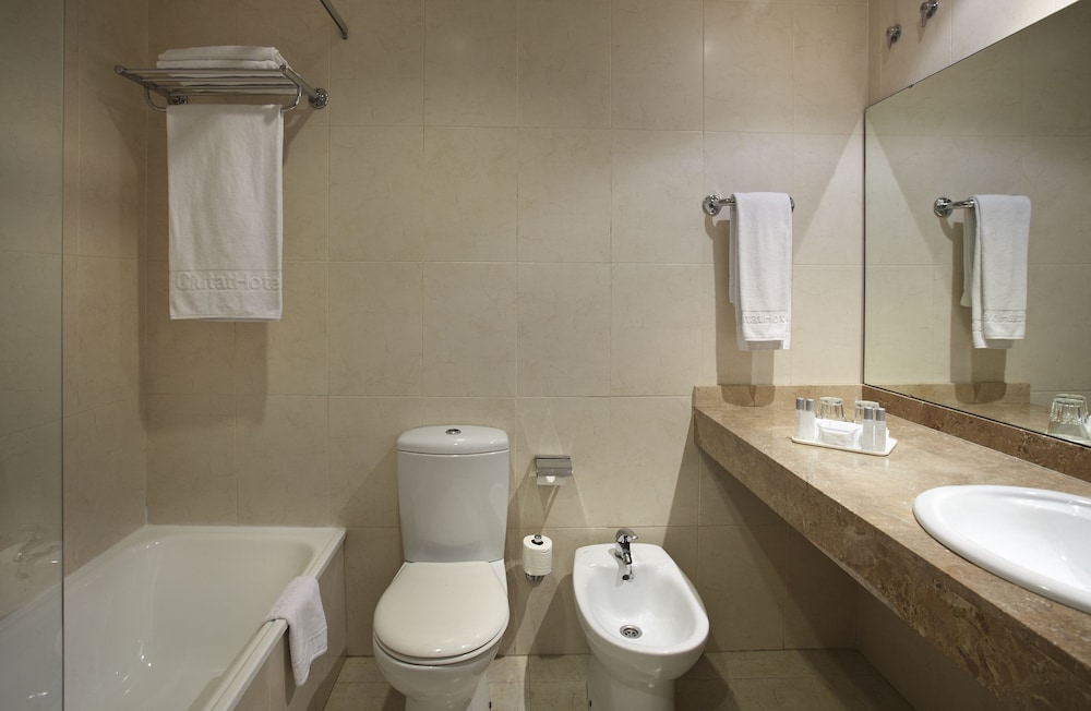 Standard Double or Twin Room - Photo 2