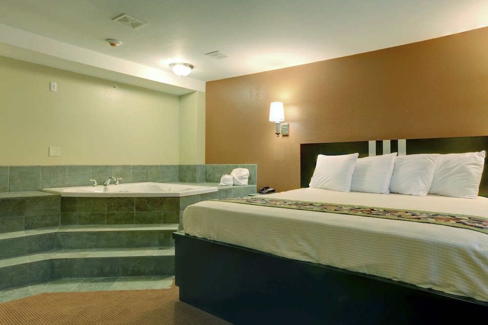 Suite, 1 King Bed with Sofa bed, Non Smoking, Jetted Tub - Photo 3