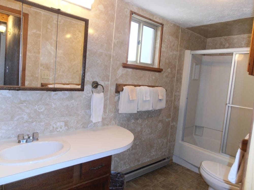 Condo, 3 Bedrooms, 2 Bathrooms photo 3