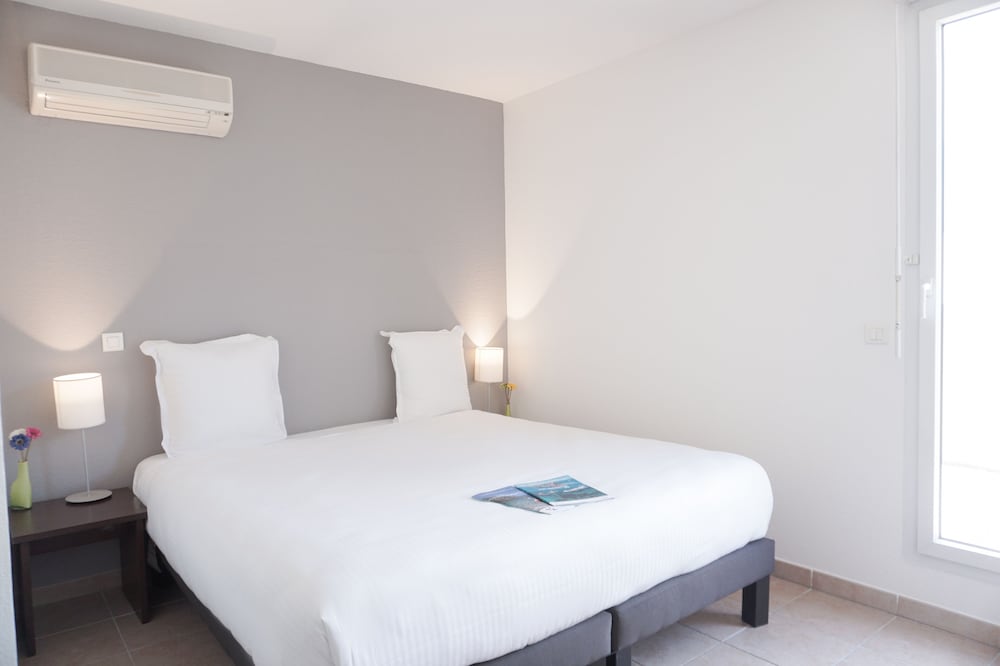 Standard Room, 1 King Bed, Non Smoking - Photo 3