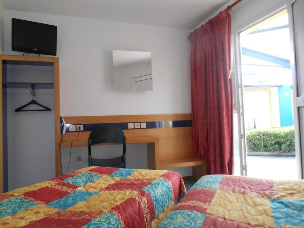 Twin Room, Private Bathroom, Garden View photo 3