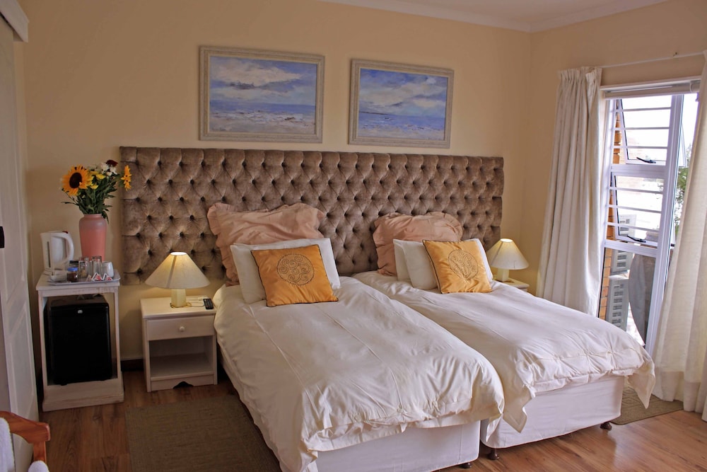 Luxury Twin Room (Room 2)