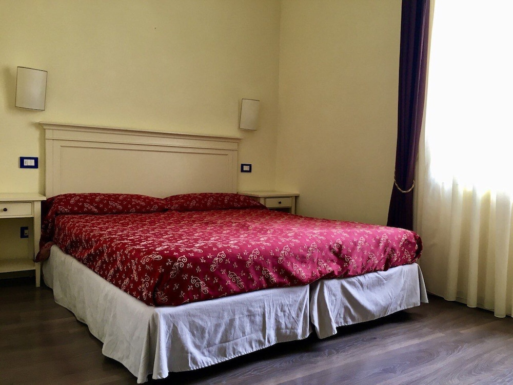 Double or Twin Room, Lake View photo 1