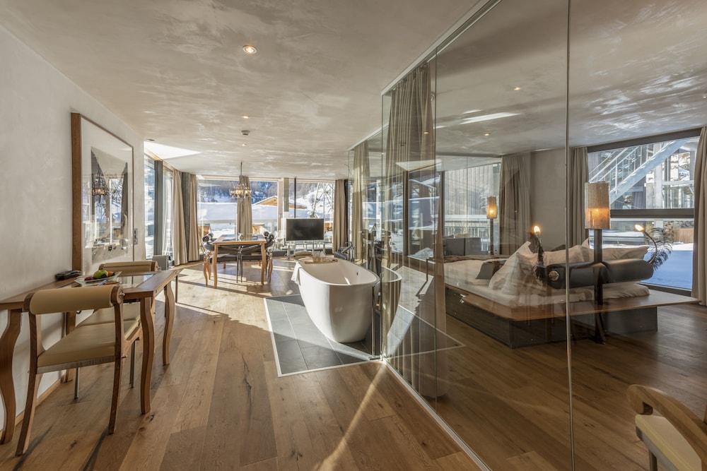 Royal Suite, Balcony (Matterhorn view)