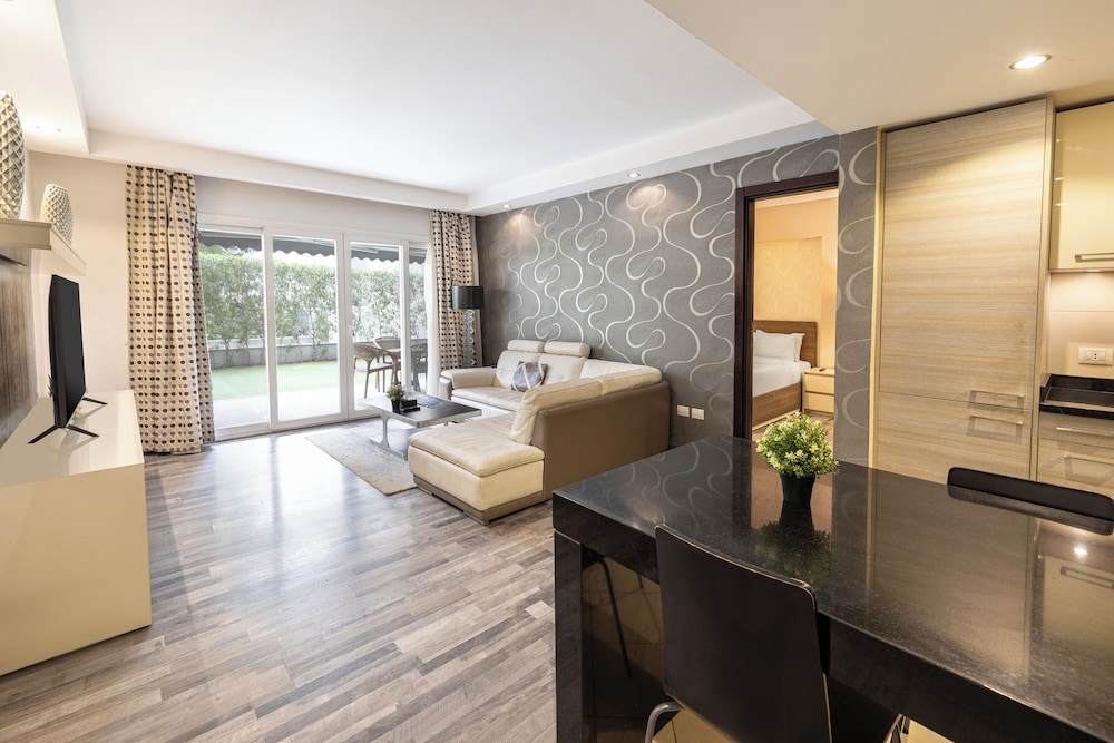 Luxury Suite, 1 Bedroom, Pool View