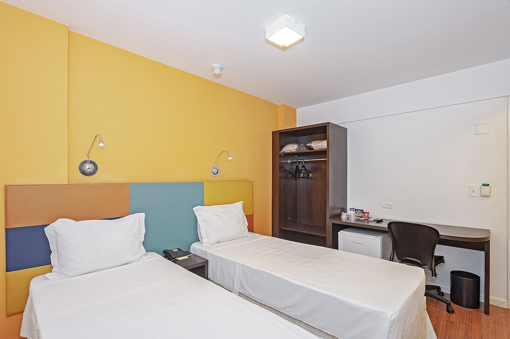 Standard Twin Room, 2 Twin Beds - Photo 1