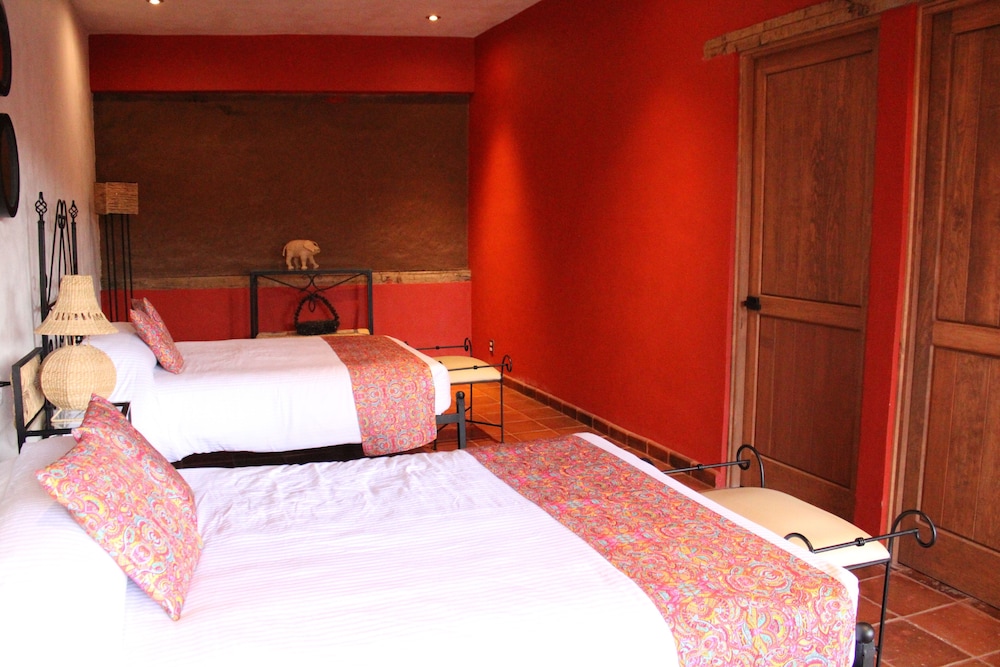 Classic Room, 2 Double Beds photo 3