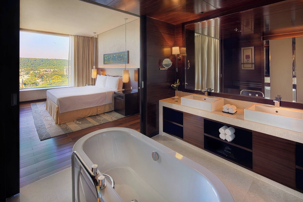 Executive Suite, 1 King Bed (View) - Photo 4