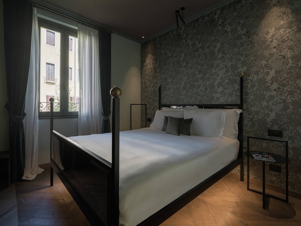 Suite, Canal View photo 1