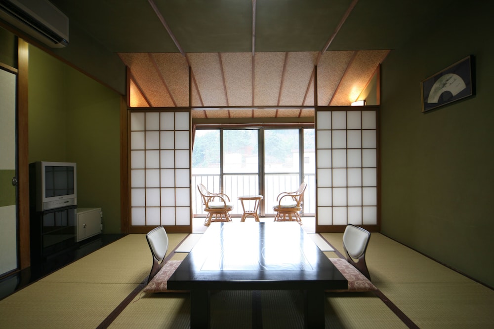 Japanese Style Quadruple Room with Separate Sitting Area (Private Bathroom) photo 3