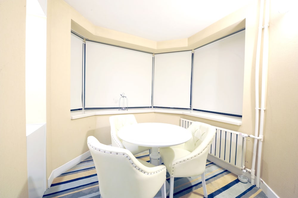 Business Room photo 2