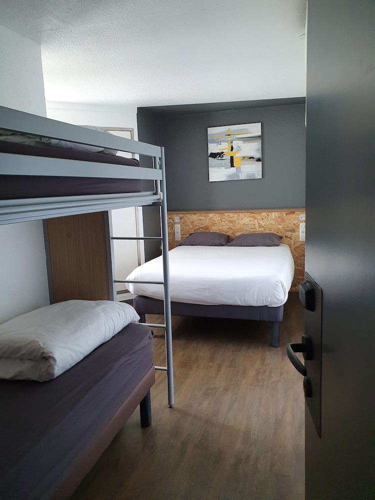 Standard Room, Multiple Beds - Photo 5