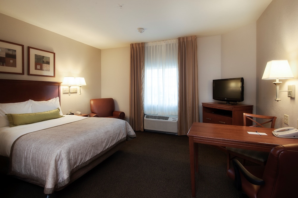 Suite, 1 King Bed, Accessible (Mobility Accessible) - Photo 4