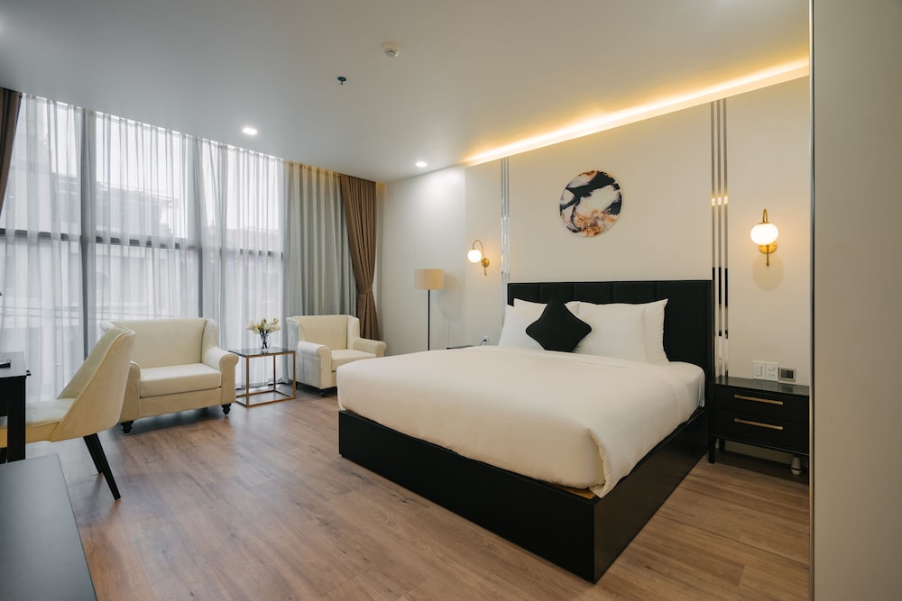 Superior King Room, City View