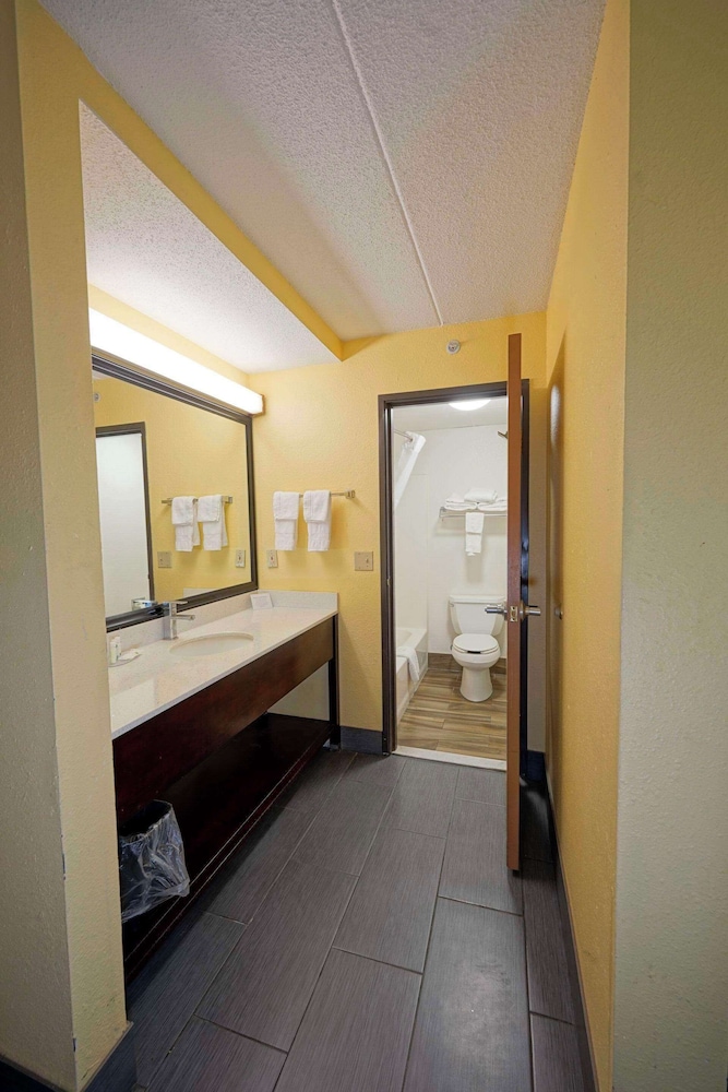 Suite, 1 King Bed with Sofa bed, Non Smoking, Hot Tub - Photo 3