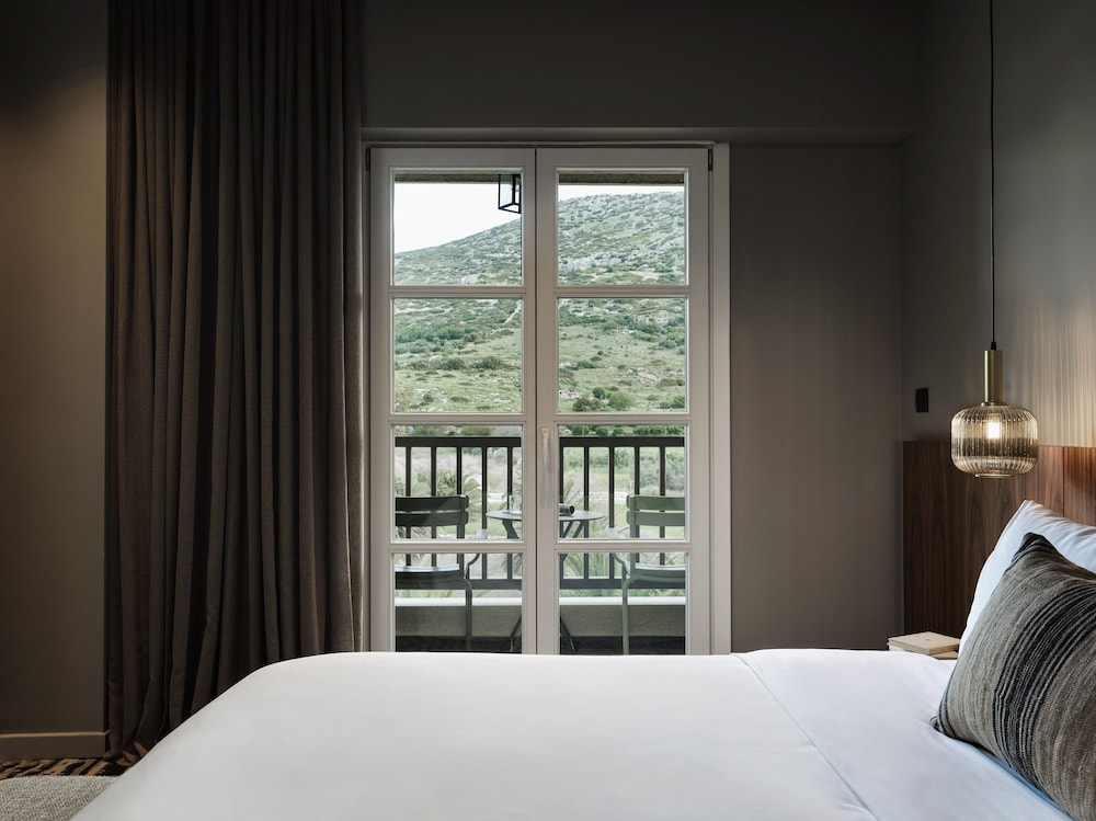Deluxe Suite with Garden View photo 2