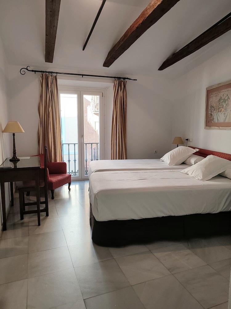 Double Room - Photo 7