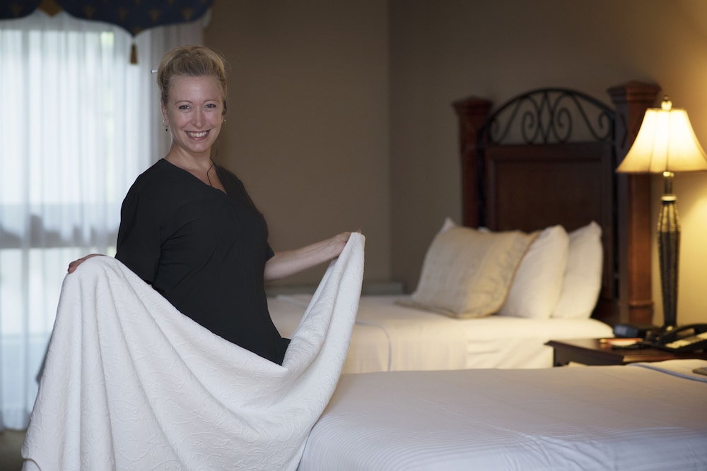 Luxury Suite, 1 King Bed, Jetted Tub - Photo 2