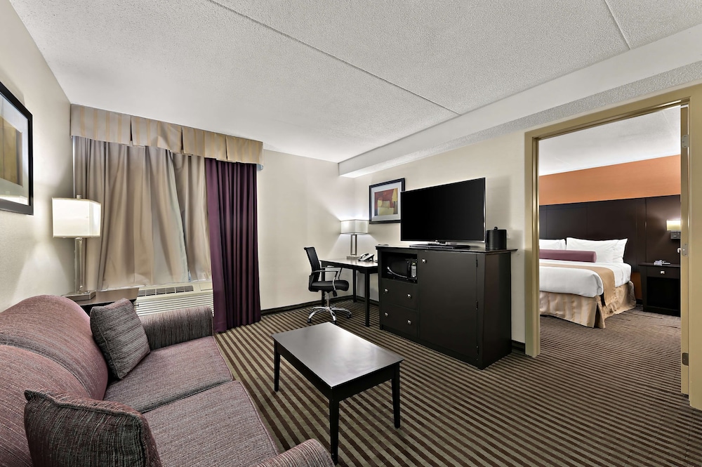 Suite, 1 King Bed, Non Smoking, Refrigerator & Microwave