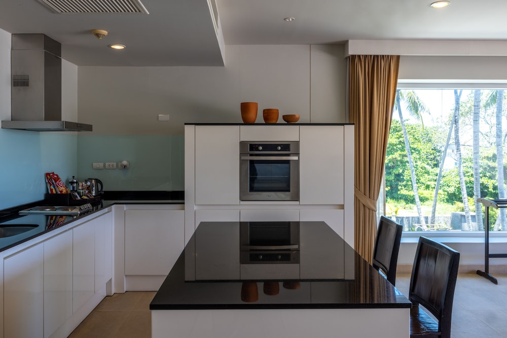 Two Bedroom Apartment, Ocean View - Photo 5