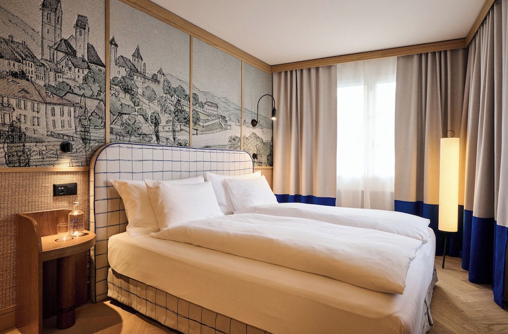 Deluxe Room, 1 King Bed - Photo 2