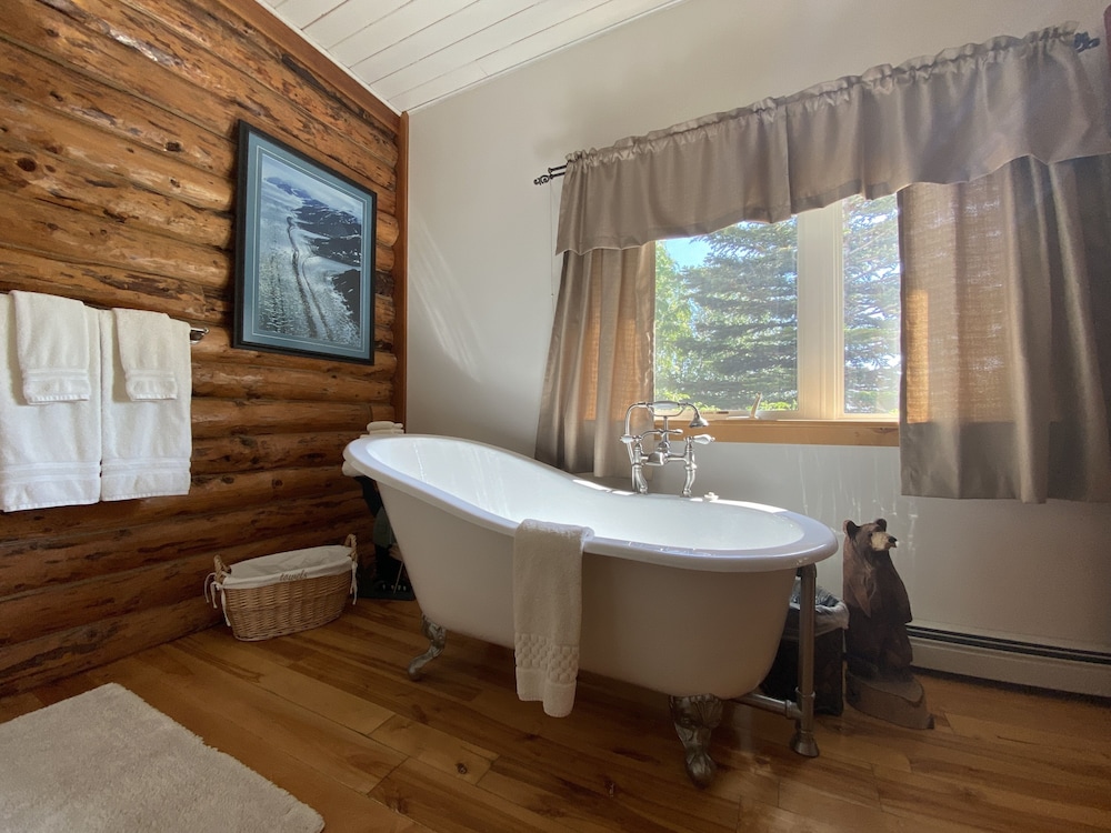 Comfort Quadruple Room, Multiple Beds, Bathtub, Mountain View photo 2