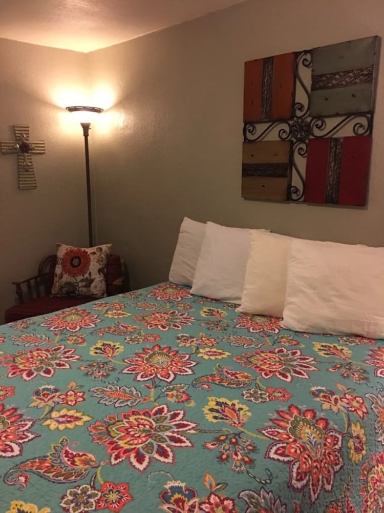 Room, 1 Queen Bed photo 1
