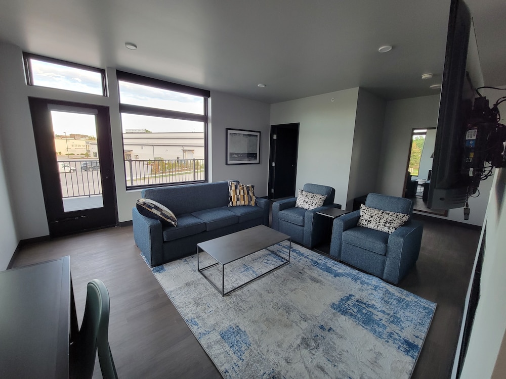 Executive Suite River and Street View photo 3